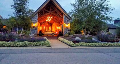 'scenic Sanctuary' 5 Mi to Main St Harbor Springs!