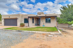 House (4 Bedrooms) | Interior - Mountain-view Escape Near Santa Ana Casino! (Rio Rancho)