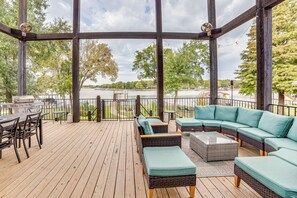House (4 Bedrooms) | Interior - Private Dock & Yard! Modern Getaway in Mabank (Mabank)