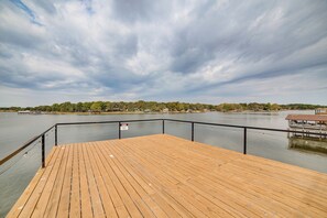 House (4 Bedrooms) | Interior - Private Dock & Yard! Modern Getaway in Mabank (Mabank)