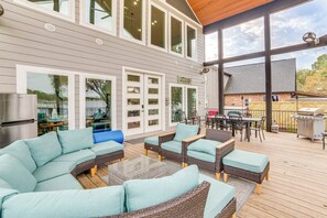 House (4 Bedrooms) | Interior - Private Dock & Yard! Modern Getaway in Mabank (Mabank)