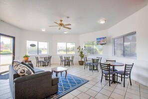 المنشأة من الداخل