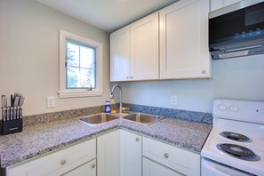 Apartment (1 Bedroom) | Interior - Lake-view Spofford Apartment w/ Shared Dock! (Spofford)