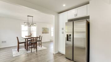 House (4 Bedrooms) | Interior