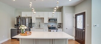 Walk to Lake Lewisville & Park: Pet-friendly Apt