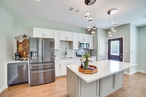 Walk to Lake Lewisville & Park: Pet-friendly Apt