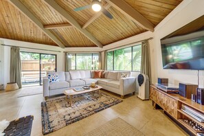 Interior - Rooftop Patio! Kailua-kona Escape 6 Mi to Beach (Kailua-Kona)