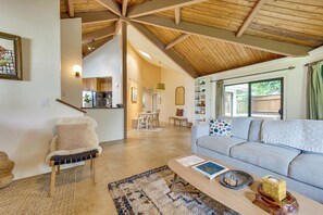 Interior - Rooftop Patio! Kailua-kona Escape 6 Mi to Beach (Kailua-Kona)