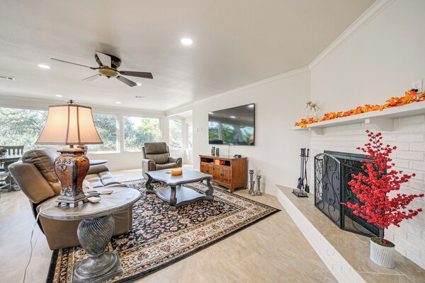 Panoramic Lake Views! Elegant Marble Falls Home - Texas