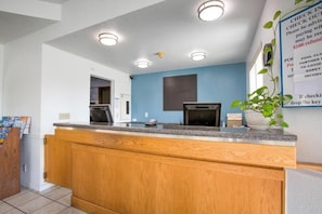 Lobby - Your Pet-Friendly Room Near Horseshoe Lake Park - Convenient Stay in Woodland (Woodland)