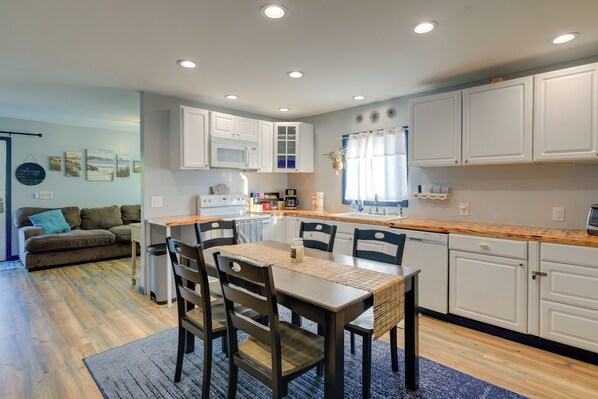 House (2 Bedrooms) | Interior