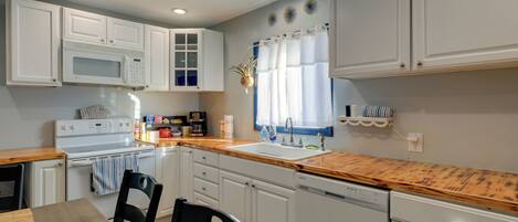 House (2 Bedrooms) | Interior