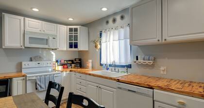 Walk to Fishing Pier, Newport Home w/ Deck!