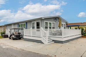 House (3 Bedrooms) | Interior - Pool, Pickleball & More! Surfside Beach Bungalow (Murrells Inlet)