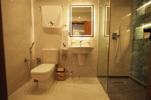 Bidet, håndklæder, Sæbe, Toiletpapir