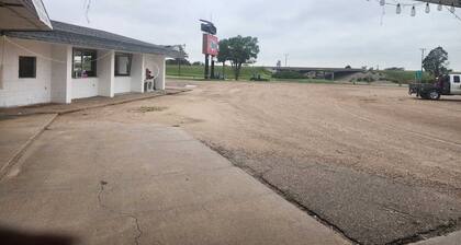 Affordable Stay in Quinter with King Bed Perfect for Road Trip Enthusiasts