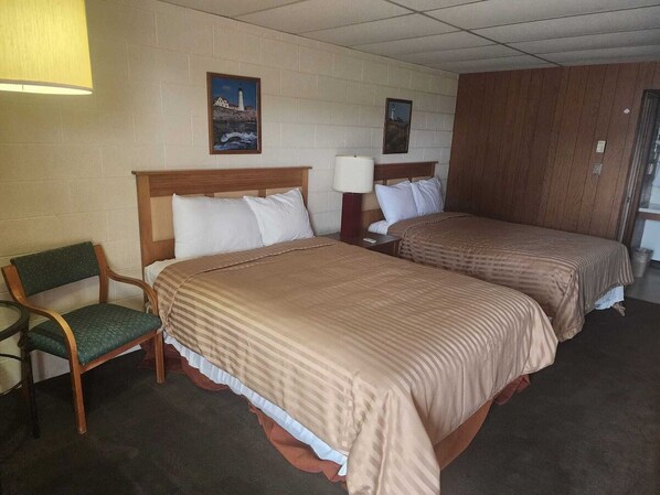 1 bedroom, free WiFi, bed sheets - Practical Room for the Family Near Gove County Airport – Just 1.4 Miles Away (Quinter)