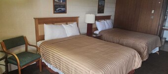 Practical Room for the Family Near Gove County Airport – Just 1.4 Miles Away