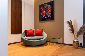 المنشأة من الداخل