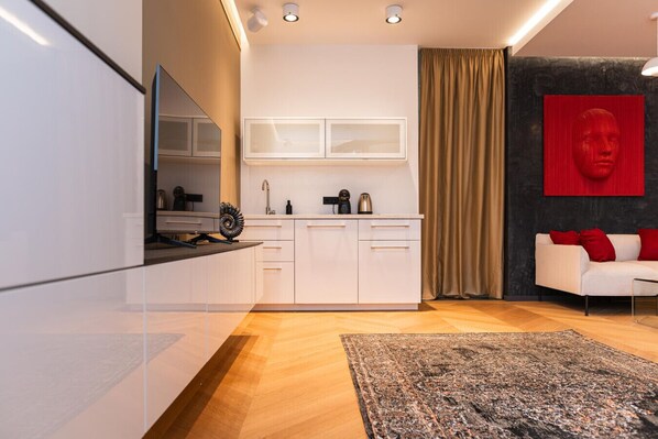 المنشأة من الداخل