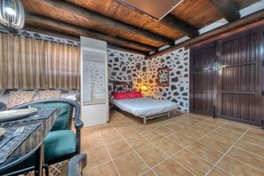 1 camera, ferro/asse da stiro, culla da viaggio, Wi-Fi gratuito