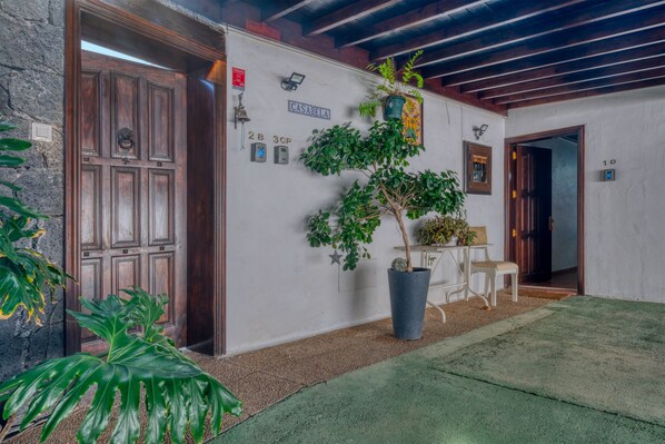 المنشأة من الداخل