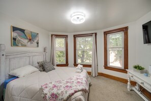 House (4 Bedrooms) | Interior - Central Akron Stay! Large Victorian Home w/ Yard (Akron)