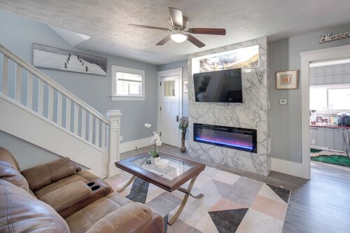 Modern & Convenient! Group Stay in Highland Square