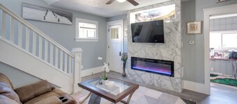 Modern & Convenient! Group Stay in Highland Square