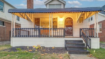 House (4 Bedrooms) | Front of property