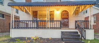 Easy Dtwn Detroit Access! Pet-friendly Family Home