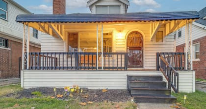 Easy Dtwn Detroit Access! Pet-friendly Family Home