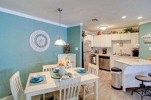 Apartment (2 Bedrooms) | Interior - Beach & Heated Pool Access! Condo in Port Aransas (Port Aransas)