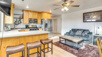 Apartment (3 Bedrooms) | Front of property