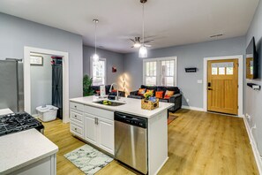 Apartment (2 Bedrooms) | Interior - 2 Mi to Fifa & Falcons Stadium: Westside Townhome (Atlanta)