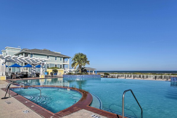 Apartment (3 Bedrooms) | Front of property - Steps to Private Beach: Galveston Resort Condo! (Galveston)