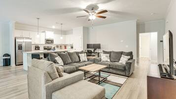 Apartment (3 Bedrooms) | Front of property