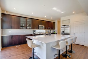 المنشأة من الداخل