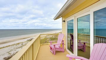 Apartment (3 Bedrooms) | Front of property