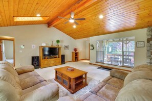 House (3 Bedrooms) | Interior - Play Golf & Unwind! Pine Mountain Lake Family Home (Groveland)