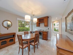 Dining - Pelican Ridge Villas (Naples)