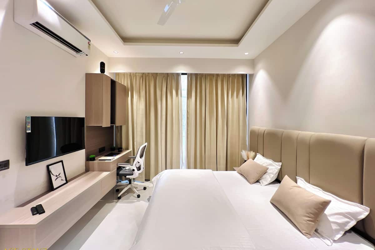 Premium-Zimmer | Zimmersafe, Schreibtisch, laptopgeeigneter Arbeitsplatz