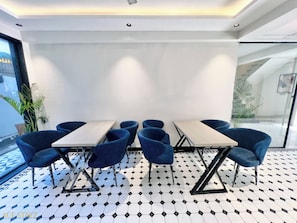 Lobby sitting area - ACE STAYZ Sector57 Gurugram (Gurugram)