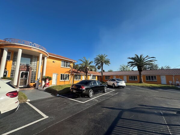 المنشأة من الخارج