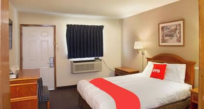 Modern Room for Couples – Great Value off Highway 54!