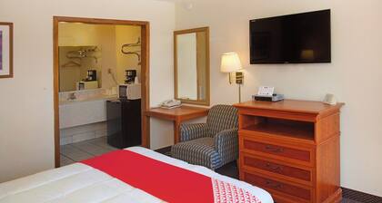 Stay in 2 Comfortable Rooms – Perfect for Couples & Sightseeing!