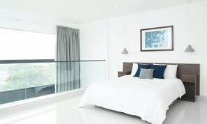 Deluxe Studio, Balcony, Garden View | Iron/ironing board, free WiFi