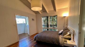 4 bedrooms, bed sheets