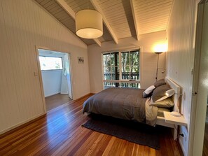 4 bedrooms, bed sheets