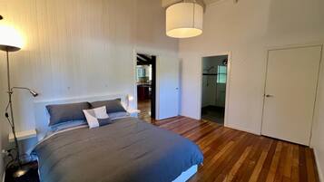 4 bedrooms, bed sheets